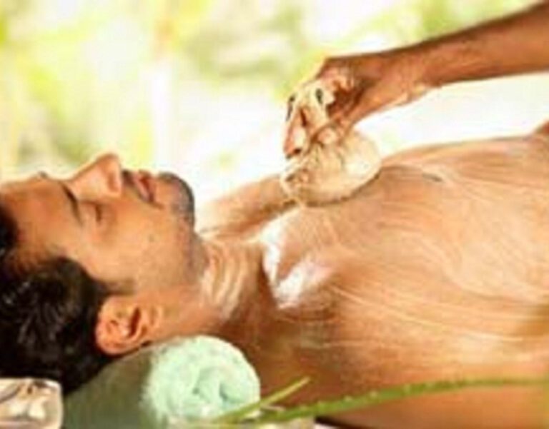 Navarakhizi: a massagem com pacote de arroz